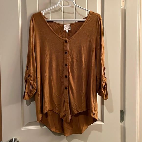 3/4 Length Sleeve High Low Top - Picture 2 of 5